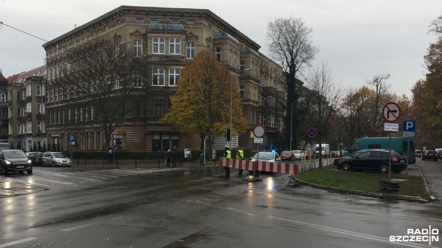 Kierowcy i pasażerowie komunikacji miejskiej w Szczecinie muszą liczyć się z utrudnieniami. Z powodu niedzielnego święta zamknięte dla ruchu są ulice przyległe do Wałów Chrobrego.