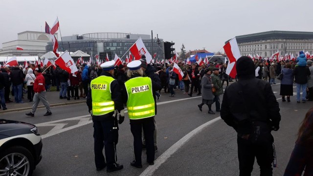 Podczas kończącego się Wielkiego Wspólnego Marszu Niepodległości było spokojnie- informuje policja na Twitterze.