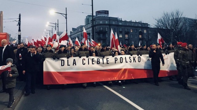 Alejami Jerozolimski w stronę Stadionu Narodowego zmierzał Biało-Czerwony Marsz Dla Ciebie Polsko. W pochodzie zorganizowanym przez rząd z okazji setnej rocznicy odzyskania niepodległości wzięli udział między innymi premier Mateusz Morawiecki i prezes PiS Jarosław Kaczyński.
