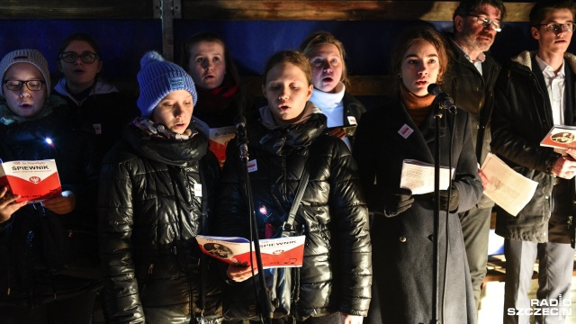 Szara piechota, Marsz marsz Polonia i Pierwsza Brygada - ponad stu mieszkańców osiedla Drzetowo-Grabowo w Szczecinie wspólnie zaśpiewało pieśni patriotyczne.