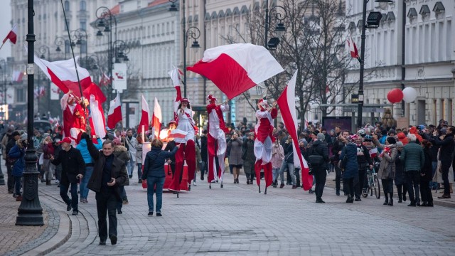 W ramach obchodów setnej rocznicy odzyskania przez Polskę niepodległości 300 tysięcy osób bawiło się w trakcie Festiwalu Niepodległa na Krakowskim Przedmieściu w Warszawie - czytamy na stronie Niepodległa, poświęconej obchodom.