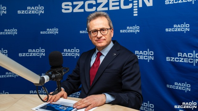 Posłowie PO odpowiedzą za idiotyczne interpelacje, które naruszają dobra wielu osób - zapowiedział w Rozmowach pod krawatem prezes Grupy Azoty Wojciech Wardacki.