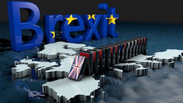 Premier Wielkiej Brytanii Theresa May przyleci w środę do Brukseli na spotkanie z szefem Komisji Europejskiej Jean-Claudem Junckerem. Rozmowy zaplanowano na późne popołudnie.