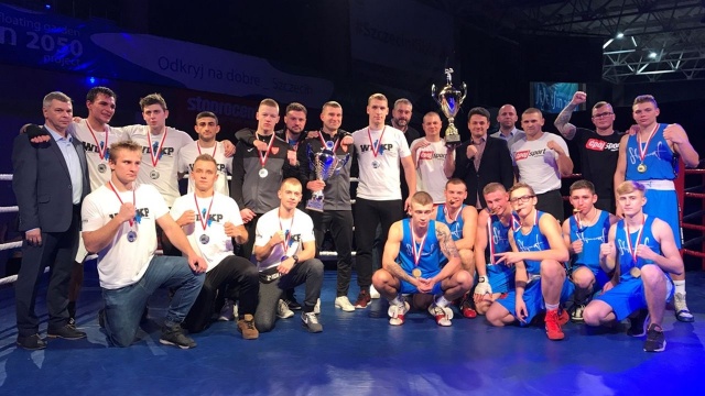 Szczecinianie w rewanżowym finałowym meczu ekstraligi boksu olimpijskiego pokonali u siebie Team Wielkopolska Poznań 14:9. Pierwsze finałowe spotkanie w Szamotułach drużyna Skorpiona wygrała 14:10.