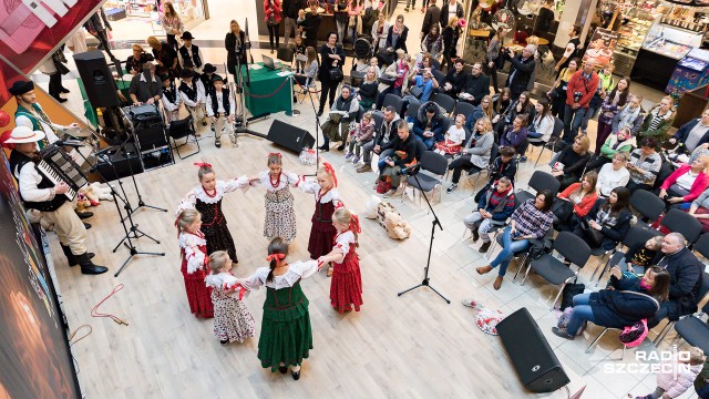 W centrum handlowym Kaskada trwają licytacje fantów 18. edycji Iskierki Radości.