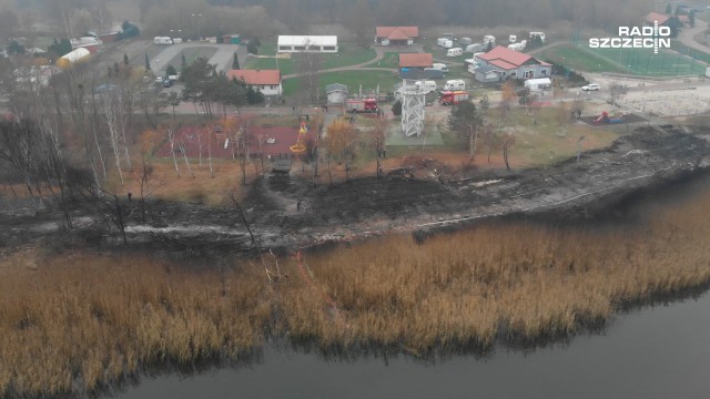 Policja zatrzymała podejrzanych o podpalenie pomostu w Trzebieży [WIDEO, DUŻO ZDJĘĆ]