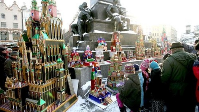 Polska zabiega o wpisanie szopek krakowskich na Światową Listę Niematerialnego Dziedzictwa Kulturowego UNESCO. Z Krakowa wyjechała delegacja na posiedzenie komitetu UNESCO na wyspie Mauritius.