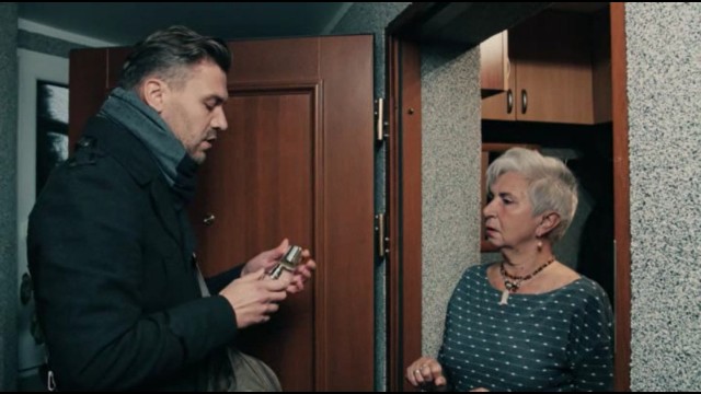 Mają być perfumami w dobrej cenie, a są środkiem usypiającym. To właśnie dzięki temu środkowi przestępcy okradają seniorów.