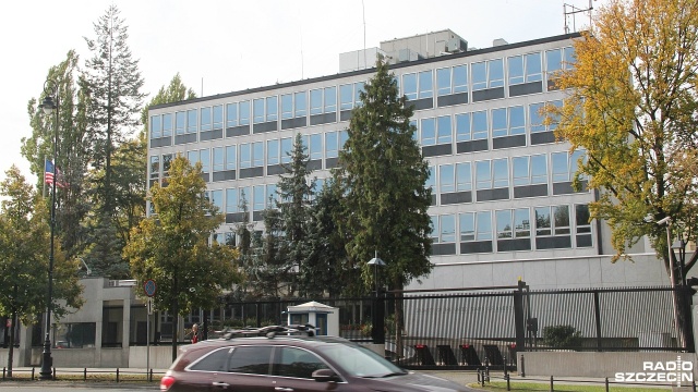 Sytuacja jest niezręczna i wynika z braku doświadczenia - tak zamieszanie wokół ambasador USA w Polsce komentują goście audycji Radio Szczecin na Wieczór.