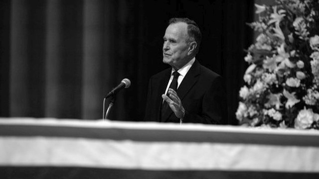W wielu 94 lat w Houston w Teksasie zmarł George Bush senior. O śmierci 41. prezydenta Stanów Zjednoczonych poinformowała rodzina. George Bush zmarł niespełna 8 miesięcy po śmierci swojej żony Barbary Bush.