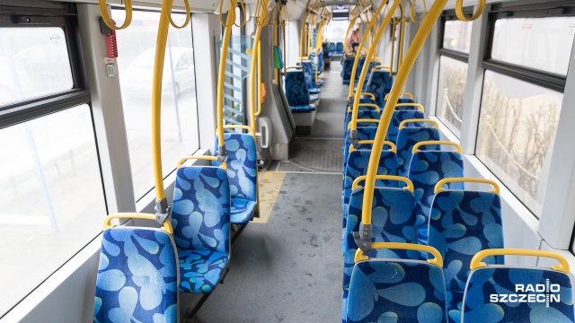 Przy pętli Pomorzany wykoleiła się tramwajowa 3 i zablokowała ruch na ponad 40 minut. Tramwaje nr 3, 4, 6 11 i 12 musiały podróżować objazdami. Ruch wznowiono, ale są opóźnienia.