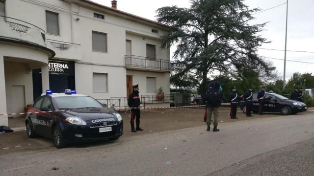 Sześć osób nie żyje w wyniku tragedii do jakiej doszło w nocnym klubie w prowincji Ancona. Jak podają lokalne władze około godz. 1 w nocy, podczas koncertu wybuchła panika po tym, jak ktoś rozpylił gaz pieprzowy. Około 50 osób jest rannych w tym 12 ciężko.