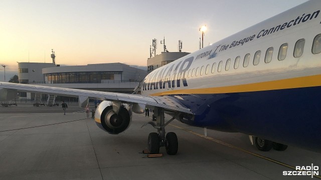 Połączenia lotnicze Ryanaira spod Szczecina do Warszawy mogą wrócić, ale już nie na port Fryderyka Chopina, a do Modlina - to nowe informacje w sprawie zawieszonych rejsów z goleniowskiego lotniska do stolicy.