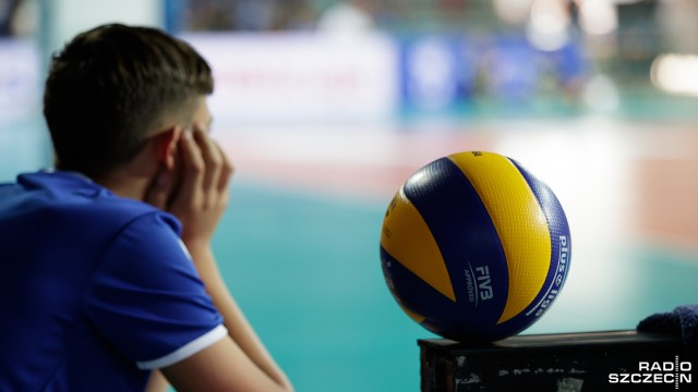 Siatkarze Stoczni Szczecin nie dokończą rozgrywek o mistrzostwo Polski. Mający olbrzymie problemy finansowe klub został w czwartek oficjalnie wycofany z Plus Ligi o czym poinformował w specjalnym oświadczeniu prezes szczecińskiego klubu Jakub Markiewicz.