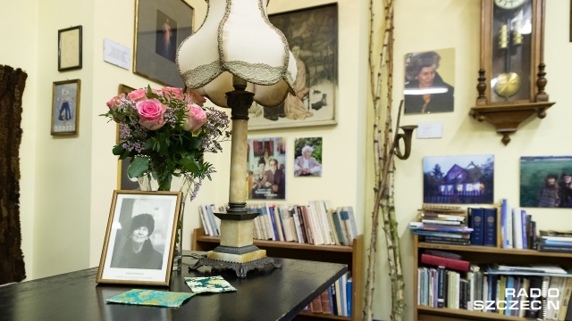 Sala Strumiańska Biblioteki Głównej Uniwersytetu Szczecińskiego od czwartku jest Salą Joanny i Jana Kulmów. Zmiana jest zgodna z wolą niedawno zmarłej Joanny Kulmowej, doktora honoris causa Uniwersytetu Szczecińskiego.