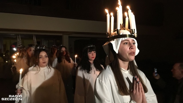 W dzień św. Łucji w Szczecinie w kościele seminaryjnym odbył się pochód dzieci w białych strojach, z przewodzącą orszakowi dziewczynką ubraną w wianek z płonącymi świecami.