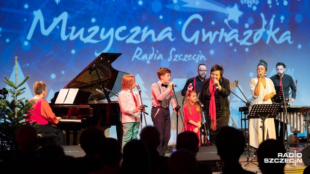 Koncert pod hasłem Muzyczna gwiazdka Radia Szczecin zagrała Jola Szczepaniak z rodziną. Można było usłyszeć najpiękniejsze polskie kolędy i pastorałki, niekoniecznie w tradycyjnej wersji.