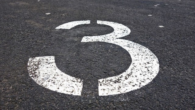 Oddany do użytku okazał się zbędny - mówią mieszkańcy. Chodzi o parking u zbiegu ulic Rynkowej, Dembowskiego i Sczanieckiej w Szczecinie, gdzie kilka dni temu powstało 25 nowych miejsc postojowych.