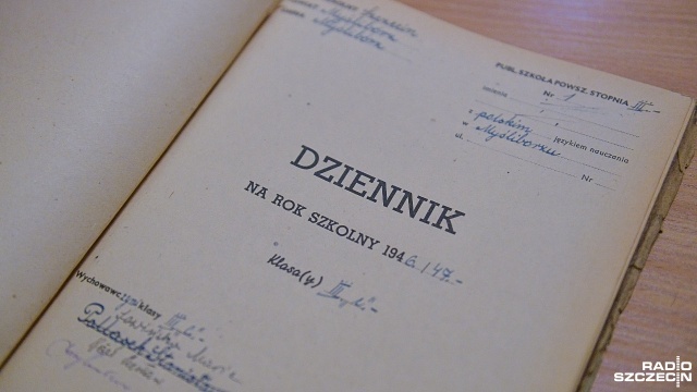 Dzienniki szkolne zawierają wiele informacji o czasach, w których powstały - mówi kustosz Anna Kandybowicz z Archiwum Państwowego w Szczecinie. Przebadała ona wszystkie dzienniki szkolne, które trafiły do archiwum.