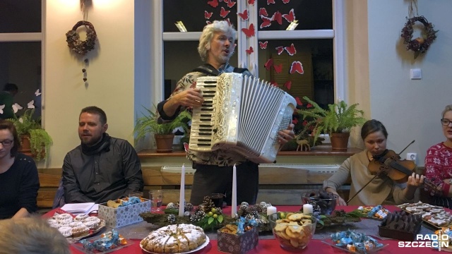 W Stolcu spotkali się mieszkańcy wsi oraz goście zza Odry - niemieckiego Blankensee oraz Jacek Hałas z Teatru Kana.