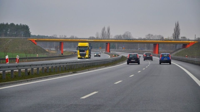 W czwartek oddano do użytku kierowcom drugą jezdnię części drogi S3 od Węzła Niedoradz do Nowej Soli. Inwestycja ułatwiła przejazd przez cały region łącząc istniejące już odcinki w województwach zachodniopomorskim i dolnośląskim. Poprawiło się też bezpieczeństwo.