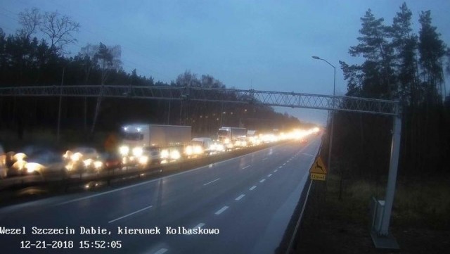 Szczecińskie ulice i autostrada w stronę Goleniowa są totalnie zakorkowane.