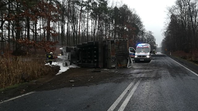 Seria wypadków na drogach w regionie. W Szczecinie na skutek kolizji utworzył się korek w stronę Mostu Długiego. Zatory są także na krajowej szóstce i dziesiątce.