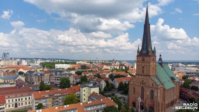 Papież Franciszek pozdrawia i błogosławi wszystkich bezdomnych i potrzebujących, którzy wezmą udział w poniedziałkowej Wigilii przy szczecińskiej katedrze. Dziękuje również wolontariuszom, którzy w piątek po południu przygotowali 600 paczek dla uczestników poniedziałkowego spotkania.