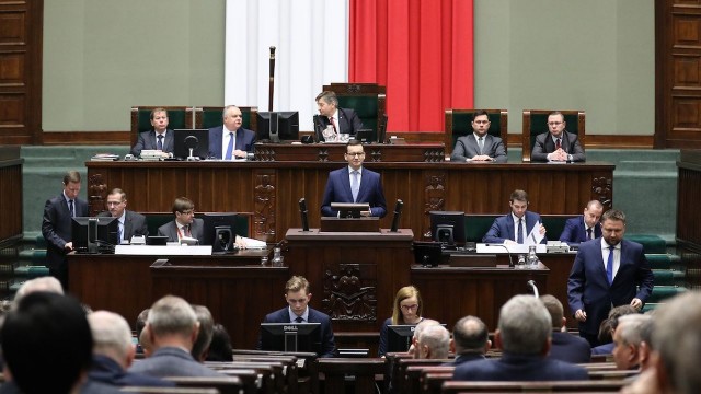 Premier Mateusz Morawiecki oświadczył, że rząd chce, aby ceny prądu były niskie i stabilne. Podczas posiedzenia Sejmu, który zajmuje się projektem nowelizacji ustawy o podatku akcyzowym, premier powiedział, że w przyszłym roku rząd zamierza utrzymać ceny energii na tegorocznym poziomie.
