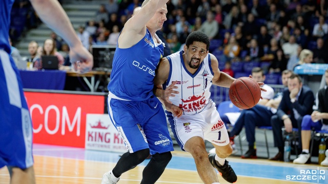 Koszykarze Kinga Szczecin porażką kończą rok. Wilki Morskie przegrały w szczecińskiej hali Netto Arena z Arką Gdynia 94 do 105 w rozgrywkach o mistrzostwo Polski.