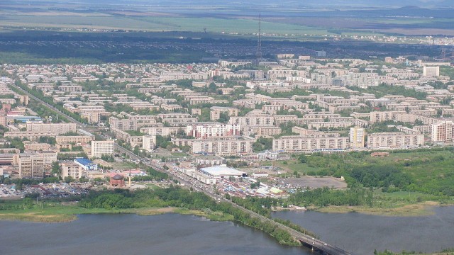 W Magnitogorsku na Uralu zawaliła się część wielopiętrowej kamienicy. Według wstępnych ustaleń służb ratowniczych cztery osoby nie żyją, a kilkadziesiąt jest rannych. Radio Echo Moskwy podaje, że przyczyną katastrofy mógł być wybuch gazu w jednym z mieszkań lub eksplozja samochodu zaparkowanego obok kamienicy.