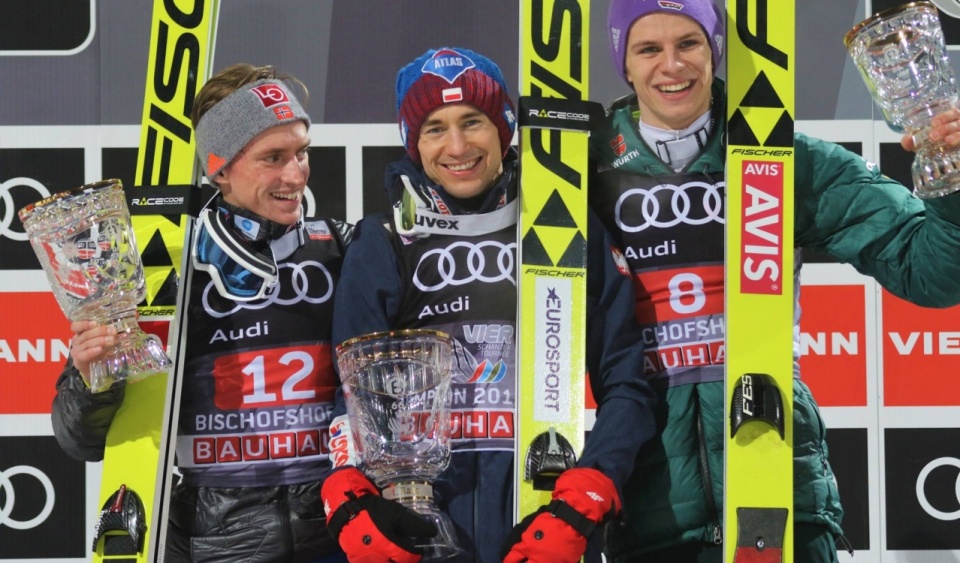 Od lewej: Anders Fannemel, Kamil Stoch i Andreas Wellinger. Fot. Anna Karczewska / Polski Związek Narciarski, źródło: www.facebook.com/PolskiZwiazekNarciarski