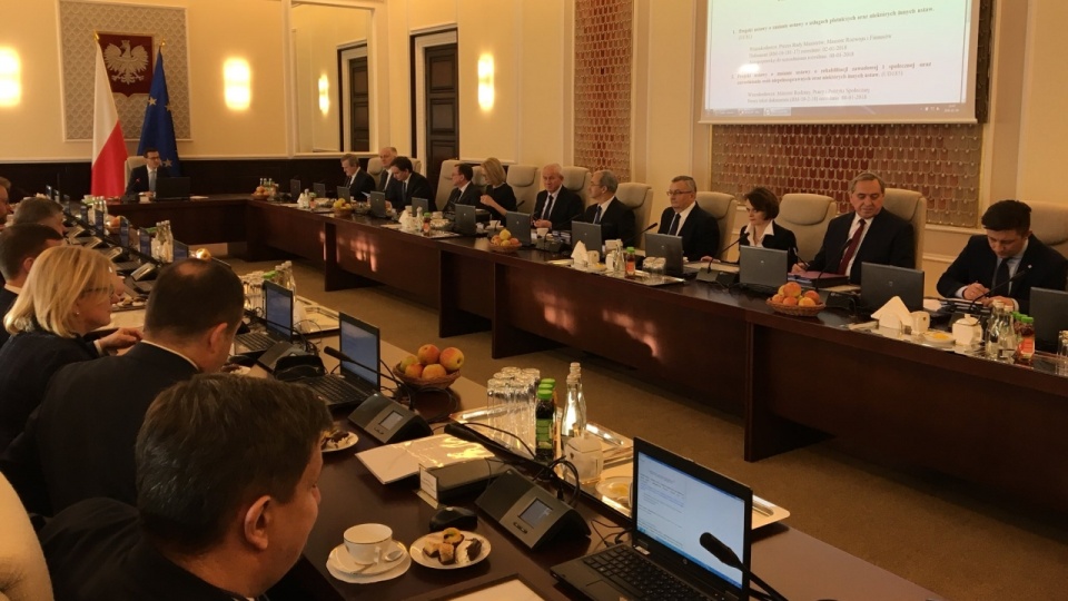 Pierwsze posiedzenie rządu z nowymi ministrami rozpoczęło się we wtorek po południu w Warszawie. Fot.: www.twitter.com/premierrp
