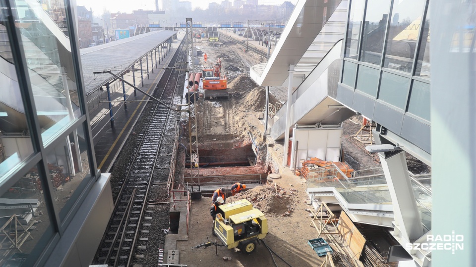 Dla przyjezdnych taki odsłonięty podziemny tunel to widok niecodzienny. Fot. Robert Stachnik [Radio Szczecin]