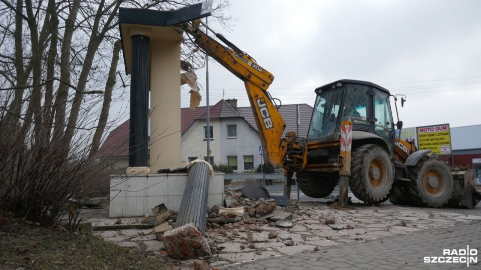 Rozbiórka radzieckiego pomnika przy ulicy Nehringa w Szczecinie. Fot. Maciej Papke [Radio Szczecin]