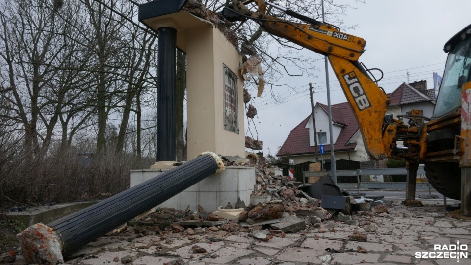 Rozbiórka radzieckiego pomnika przy ulicy Nehringa w Szczecinie. Fot. Maciej Papke [Radio Szczecin]