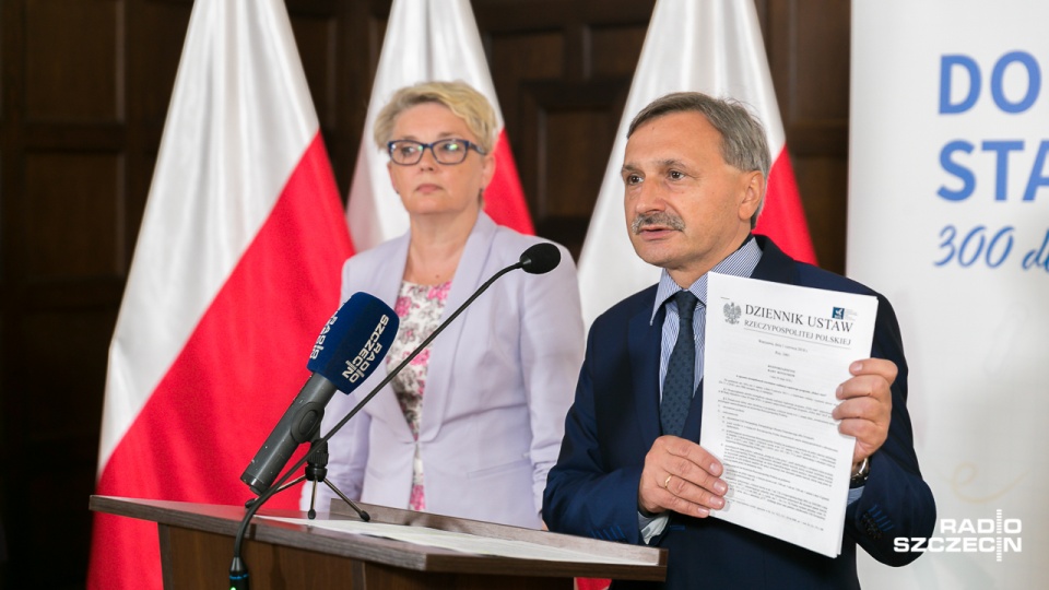 Zachodniopomorski kurator oświaty Magdalena Zarębska-Kulesza, wiceminister edukacji Maciej Kopeć. Fot. Robert Stachnik [Radio Szczecin]