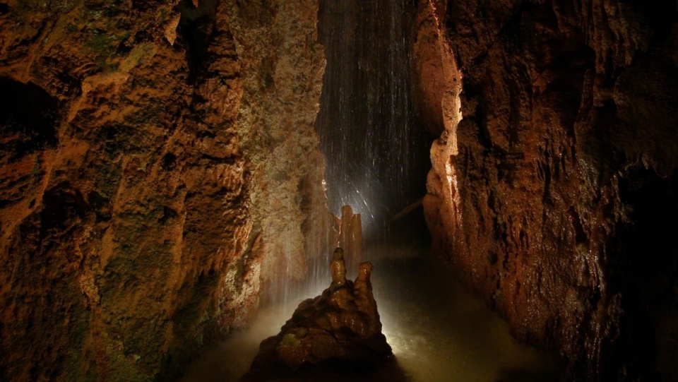 Fot. pixabay.com/photo/cave-1909324_960_720/domena publiczna