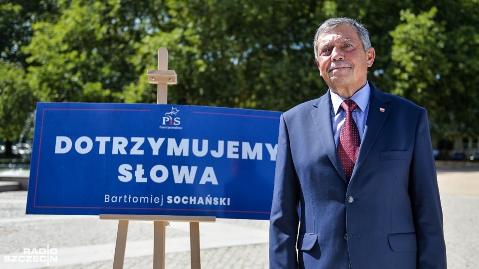 Sochański zapowiedział, że co tydzień na konferencjach prasowych i na spotkaniach z mieszkańcami będzie prezentował szczegółowe punkty swojego programu. Fot. Łukasz Szełemej [Radio Szczecin]