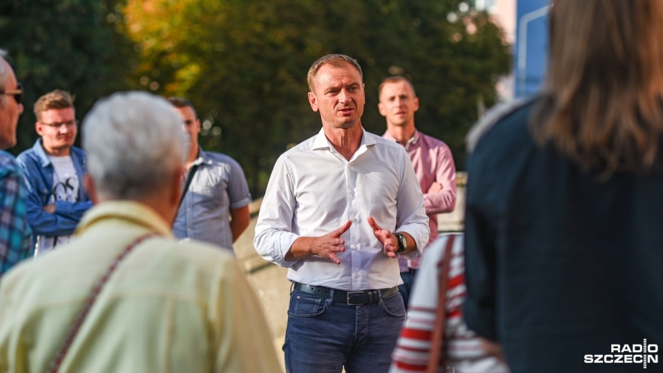 Około 50 mieszkańców osiedla Niebuszewo-Bolinko w Szczecinie przyszło na spotkanie ze Sławomirem Nitrasem. Fot. Kamila Kozioł [Radio Szczecin]