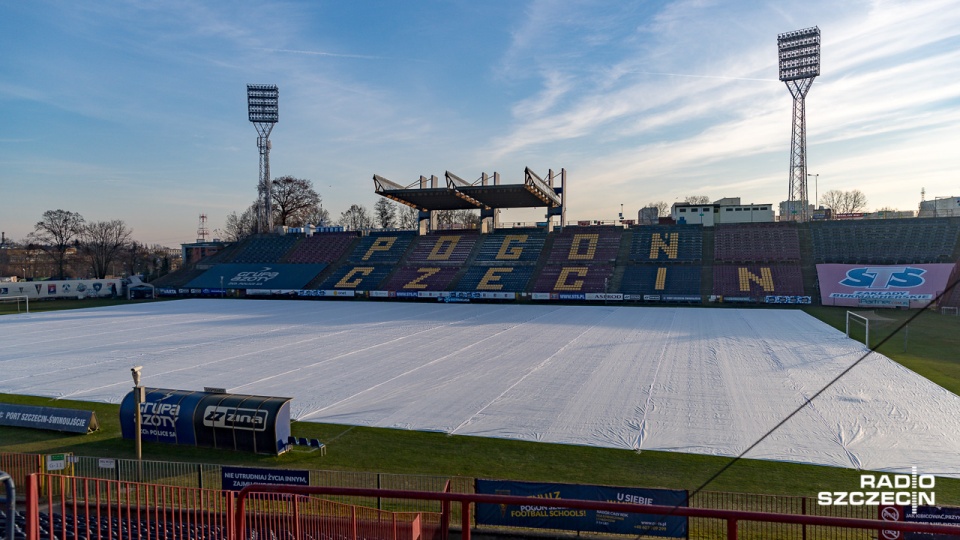 Olbrzymia mata na stadionie Pogoni Szczecin. Fot. Robert Stachnik [Radio Szczecin]