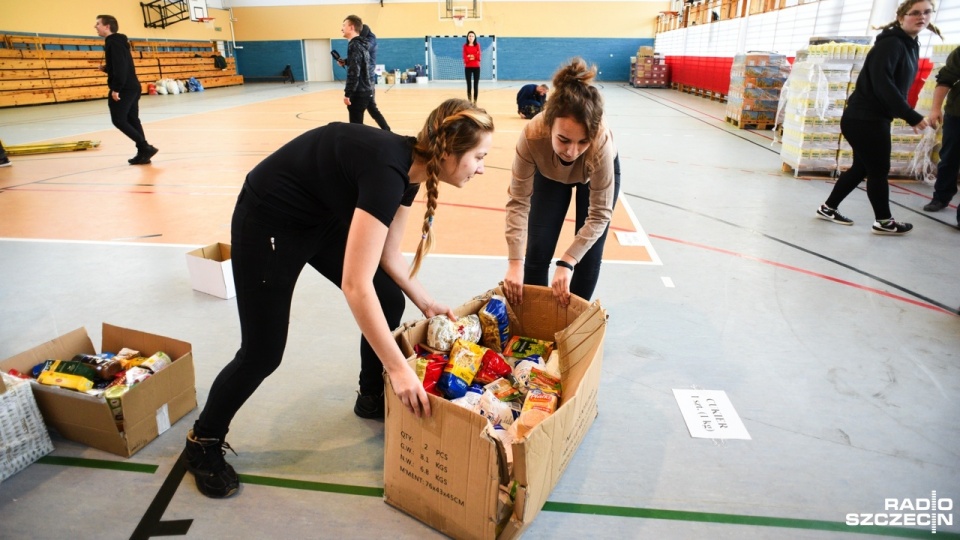 W ramach kolejnej edycji "Paczki dla rodaka i bohatera na Kresach" organizowanej przez Fundację Polskich Wartości, do kresowiaków trafi kilka ton żywności i artykułów pierwszej potrzeby. Fot. Kamila Kozioł [Radio Szczecin]