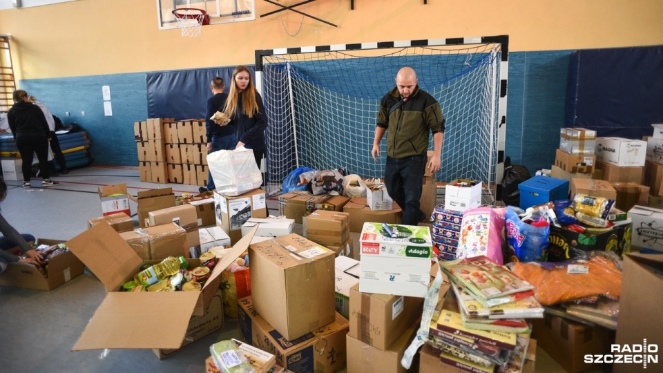 W ramach kolejnej edycji "Paczki dla rodaka i bohatera na Kresach" organizowanej przez Fundację Polskich Wartości, do kresowiaków trafi kilka ton żywności i artykułów pierwszej potrzeby. Fot. Kamila Kozioł [Radio Szczecin]