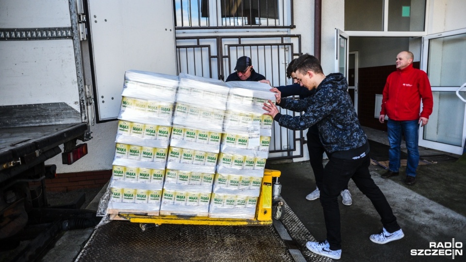 W ramach kolejnej edycji "Paczki dla rodaka i bohatera na Kresach" organizowanej przez Fundację Polskich Wartości, do kresowiaków trafi kilka ton żywności i artykułów pierwszej potrzeby. Fot. Kamila Kozioł [Radio Szczecin]