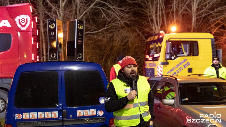 W Stargardzie trąbili "Dla Łukasza Urbana oraz innych, którzy nie wrócili z wyjazdu". Fot. Robert Stachnik [Radio Szczecin]