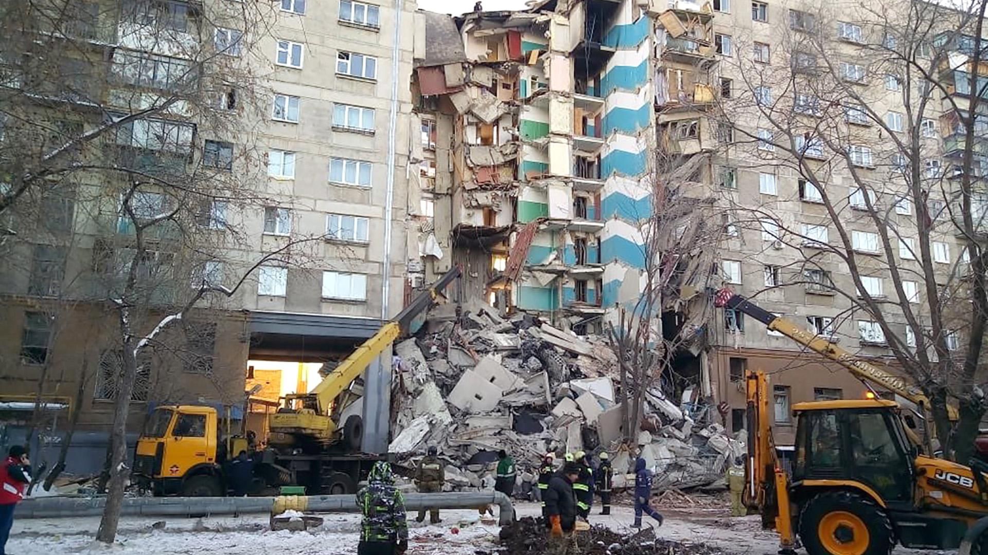 W Magnitogorsku ratownicy szukają ciał ofiar katastrofy budowlanej. W poniedziałek wybuch gazu spowodował zawalenie 48 mieszkań w wielopiętrowym bloku.