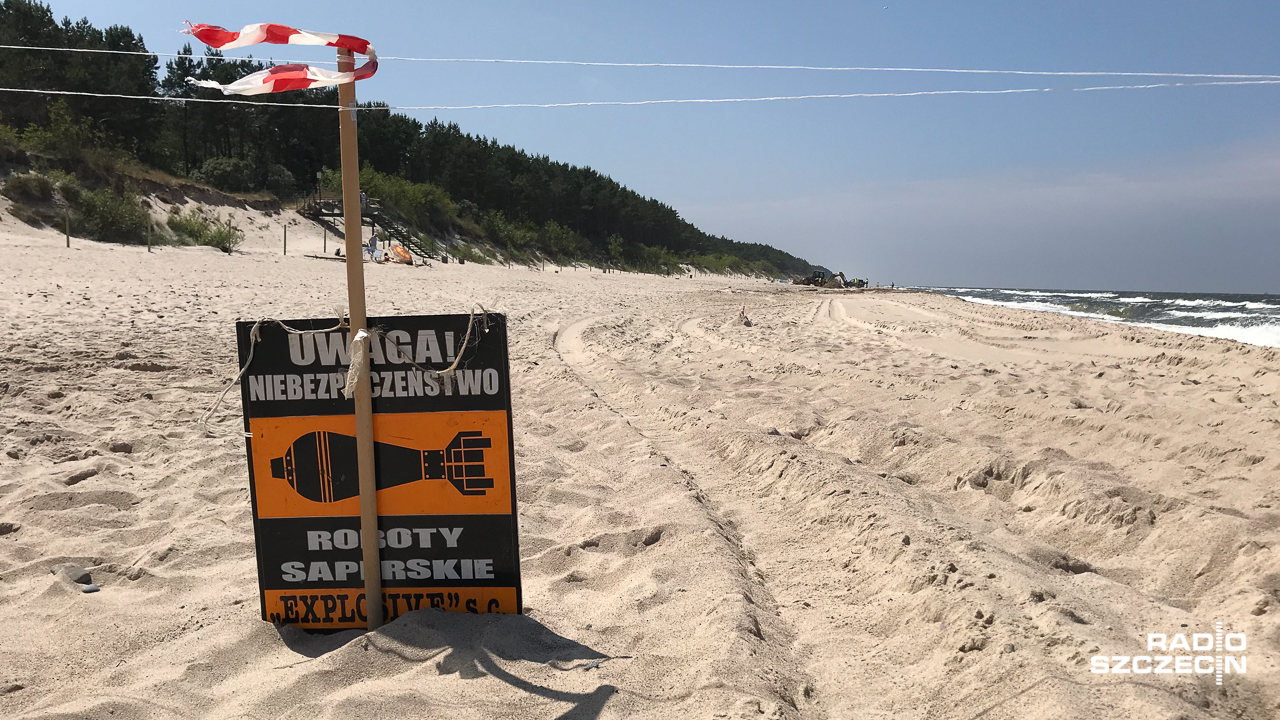 Na kołobrzeskiej plaży znaleziono niewybuch. Teren w dzielnicy Podczele zabezpieczają służby.