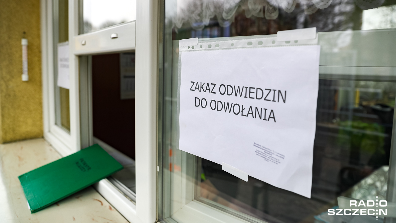 Choroba ma bardzo duży potencjał epidemiczny, a pacjent zaraża innych zanim pojawią się objawy - tak mówili goście audycji Radio Szczecin na Wieczór.