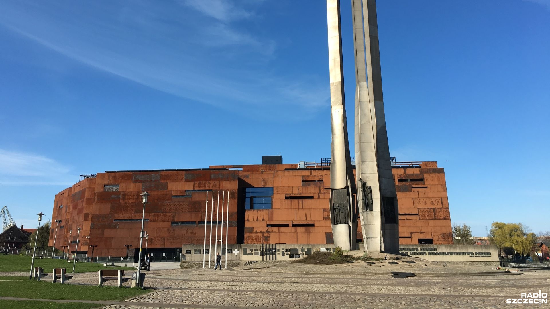 Kacper Płażyński powiedział Polskiemu Radiu Gdańsk, że Europejskie Centrum Solidarności powstało, by pokazywać historię ruchu, a stało się instytucją polityczną. Przewodniczący klubu Prawa i Sprawiedliwości w Radzie Miasta Gdańsk dodał, że rozumie decyzję NSZZ Solidarność.
