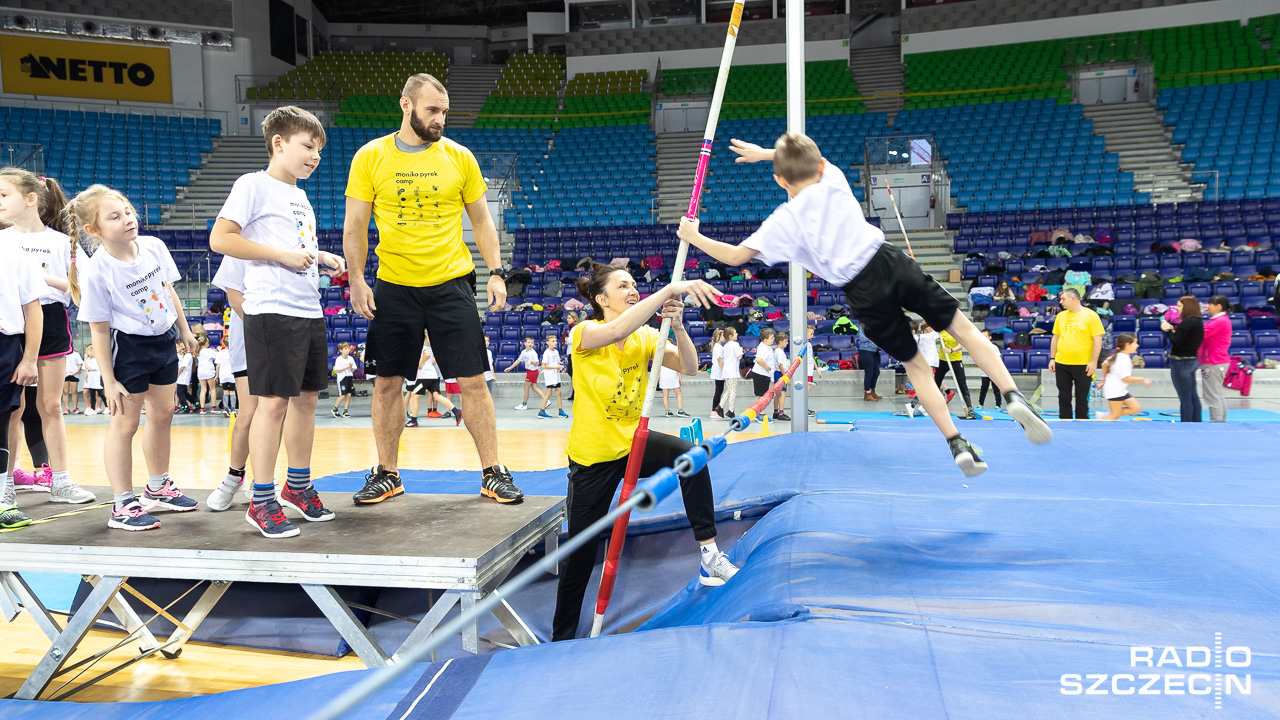 Pandemia koronawirusa nie zatrzymała marzeń młodych sportowców o wielkich sukcesach. Fundacja Moniki Pyrek prowadzi nabór do funduszu stypendialnego Skok w Marzenia, który ma ułatwić utalentowanym zawodnikom drogę do spełnienia ich sportowych planów.